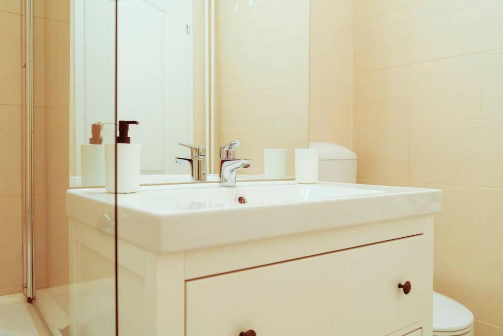 Elegant Vibes Apartment Next To Obor Market Boekarest Buitenkant foto
